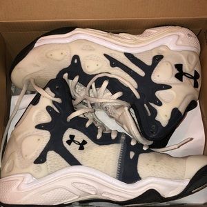 Under Armour Sneakers